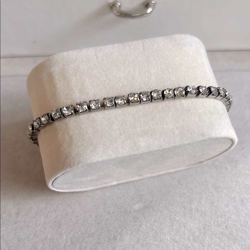 FREE w/ PURCHASE - Silver Stretch Bracelet Minimalist Clean Girl Quiet Luxury